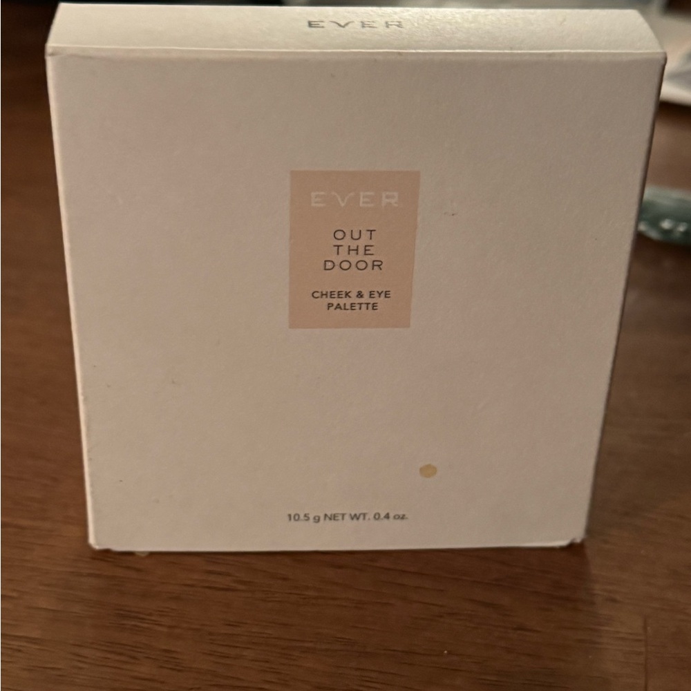 EVER BEAUTY Out the Door Cheek & Eye Palette - Picture 5 of 6